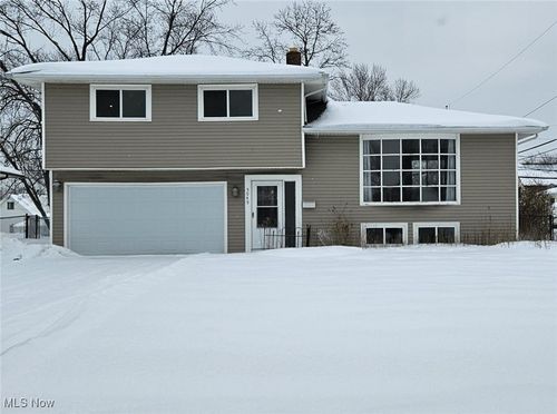 5949 White Pine Dr, Bedford Heights, OH, 44146-3006 | Card Image