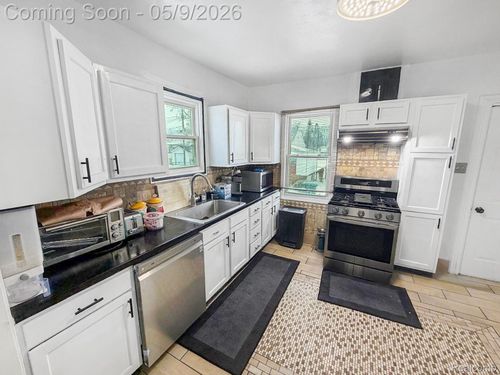 8805 Whitlock Ave, Dearborn, MI, 48126-4704 | Card Image