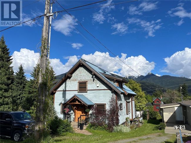 130 8 Th St, House other with 2 bedrooms, 3 bathrooms and null parking in Kaslo BC | Image 74