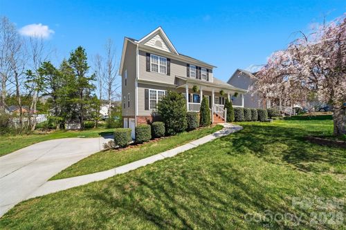 2410 27th Avenue Cir Ne, Hickory, NC, 28601-7238 | Card Image