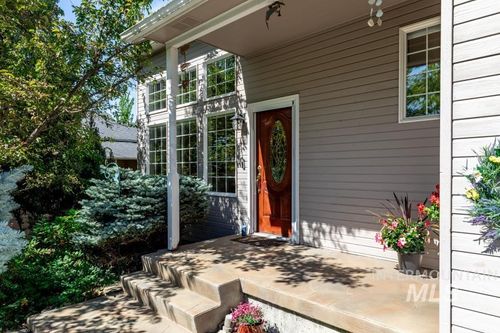 735 Vista, Moscow, ID, 83843 | Card Image
