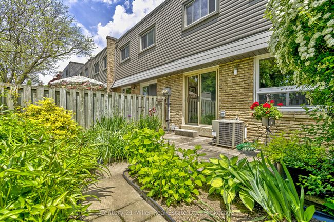109 - 2315 Bromsgrove Rd, Condo with 4 bedrooms, 2 bathrooms and 1 parking in Mississauga ON | Image 27