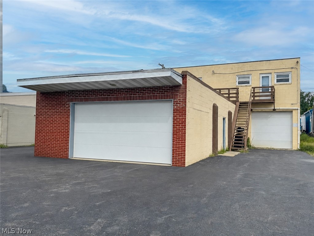 154 Woodbury St, Elyria, OH 44035