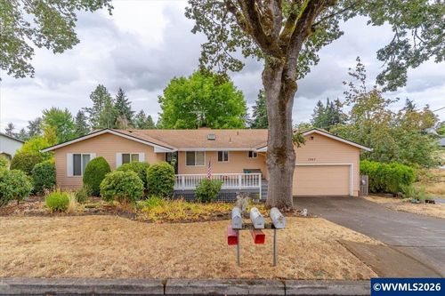 1065 Reserve St, Silverton, OR, 97381-1855 | Card Image
