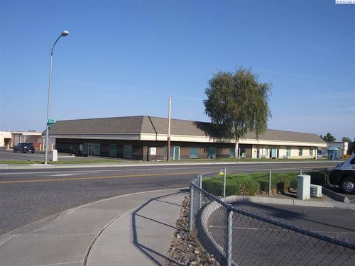 1313 N Young St, Kennewick, WA, 99336-7662 | Card Image