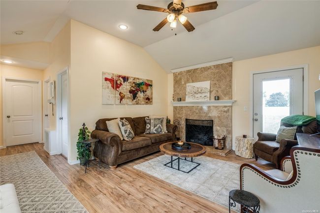 Great Room With Access to Backyard | Image 8