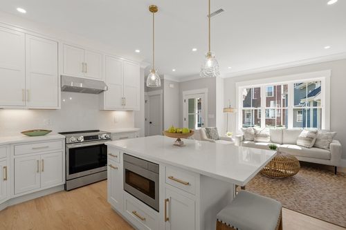 40-40 Lyons St, Quincy, MA, 02169-4722 | Card Image