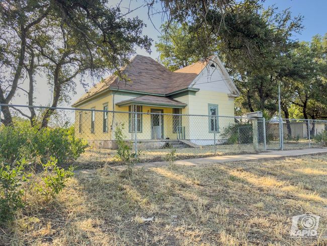 901 S Walnut St, House other with 3 bedrooms, 2 bathrooms and null parking in BRADY TX | Image 4