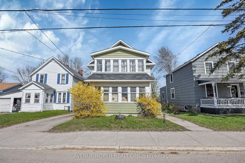 143 Brockville St, Smiths Falls, ON, K7A3Y7 | Card Image