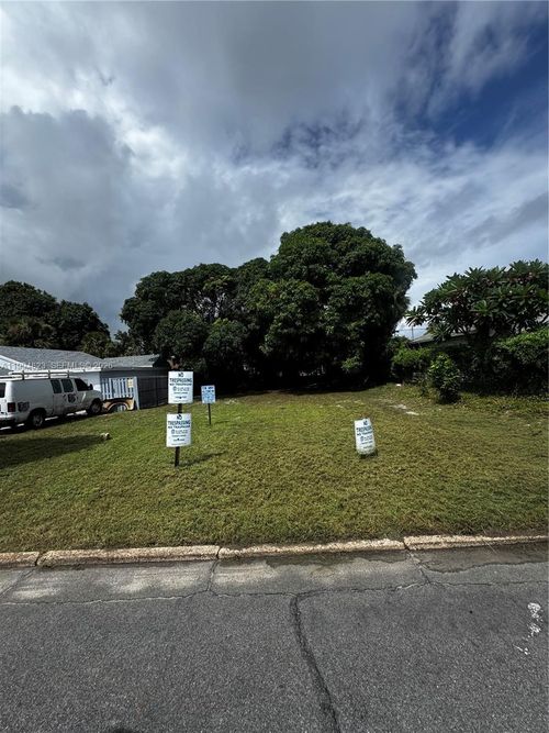 627 56th St, West Palm Beach, FL, 33407-2505 | Card Image