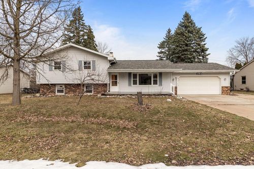 1764 Oakridge Court, FOX CROSSING, WI, 54952 | Card Image