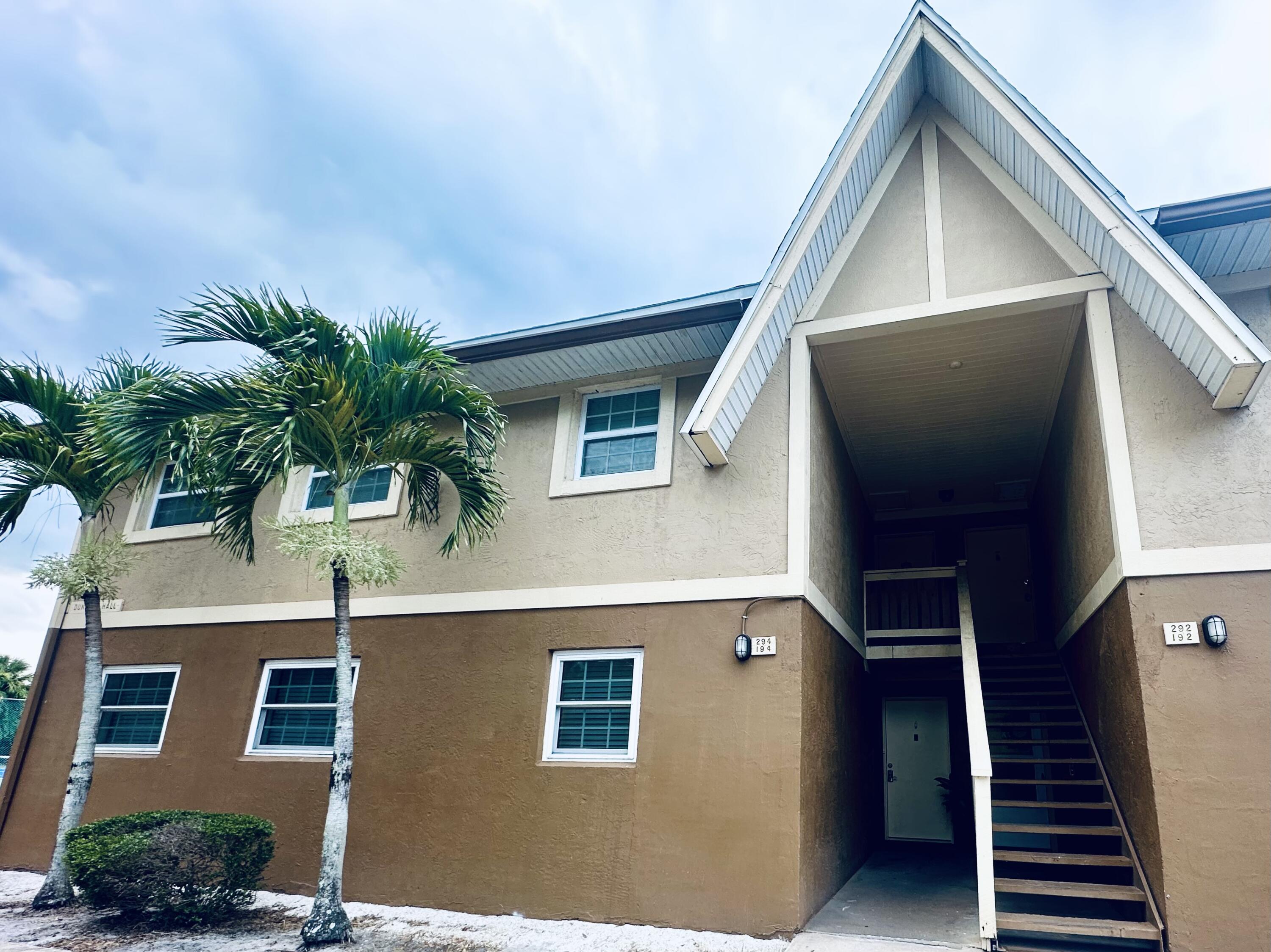 Berkshire Ln, Melbourne, FL 32935