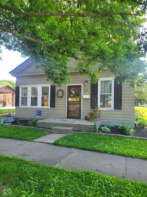 1121 5th St, Covington, IN, 47932-1031 | Card Image
