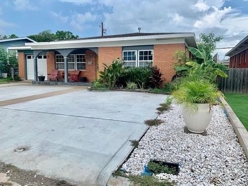 1114 Bayou Cir, Galveston, TX, 77551-4311 | Card Image