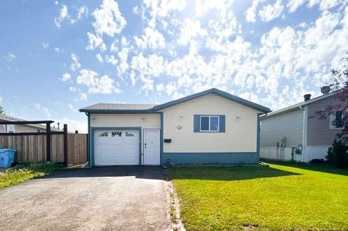 205 Mctavish Crescent, Fort Mcmurray, AB, T9K2R7 | Card Image