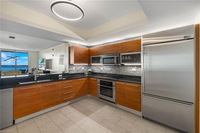 APT-2907 - 3000 Oasis Grand Blvd, Condo with 3 bedrooms, 3 bathrooms and 1 parking in FORT MYERS FL | Image 6