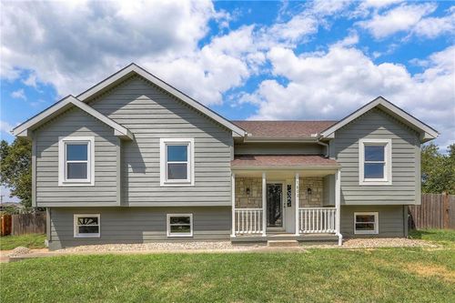 7802 E 162nd St, Belton, MO, 64012-5010 | Card Image