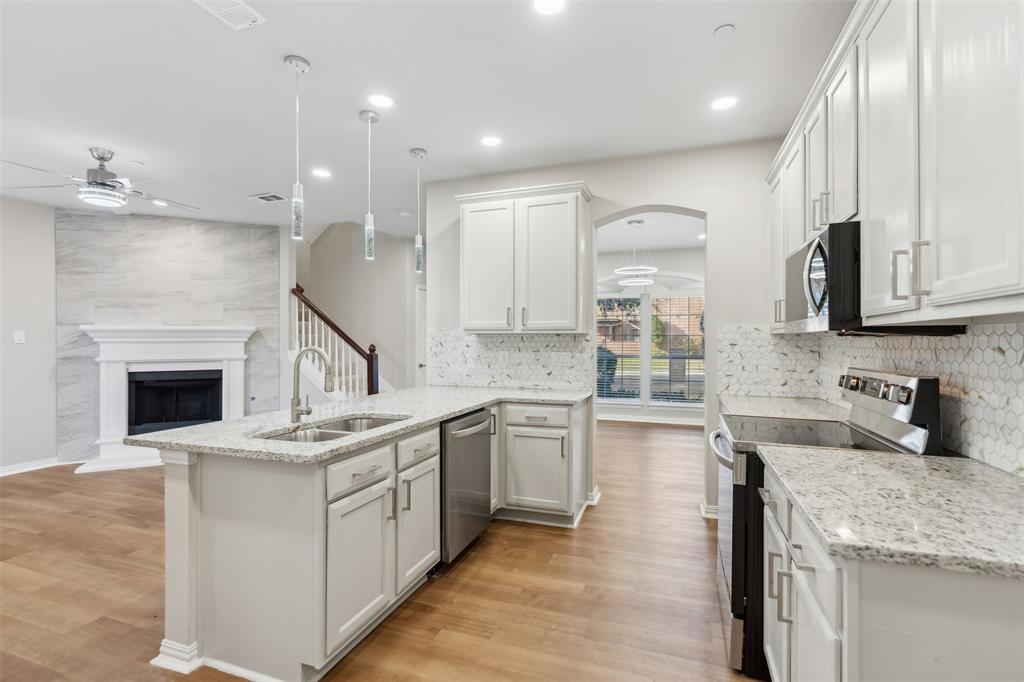 Ivan Dr, Lewisville, TX 75067
