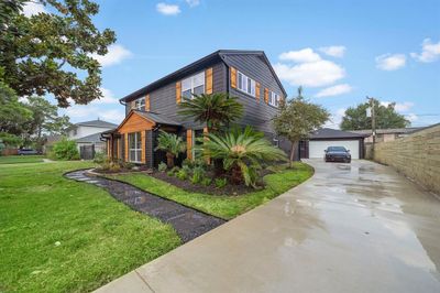 2106 Teague Road, House other with 4 bedrooms, 2 bathrooms and null parking in Houston TX | Image 3