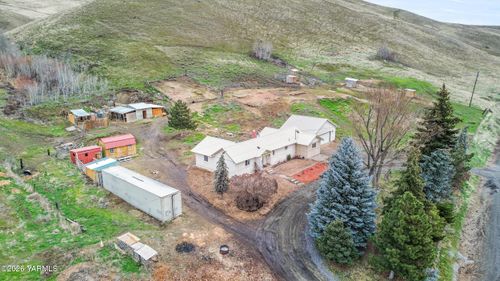 17291 N Wenas Rd, Selah, WA, 98942-8632 | Card Image
