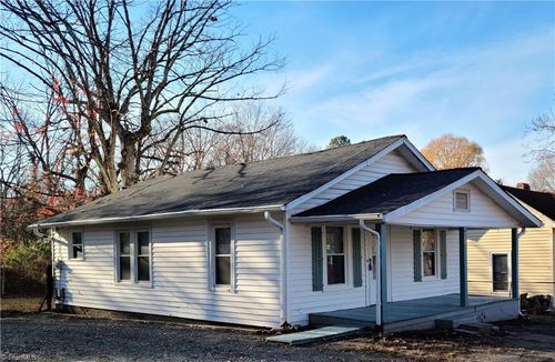 318 Woodlawn St, Thomasville, NC, 27360-4712 | Card Image