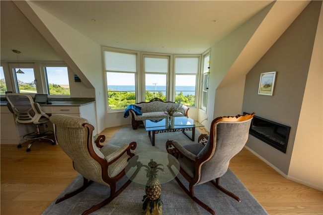 Sitting Area | Image 25