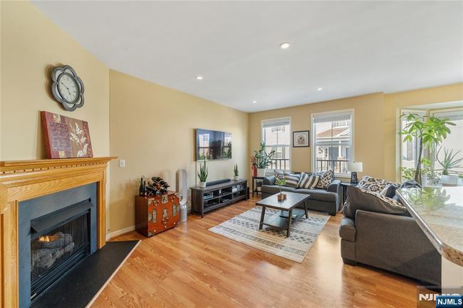 34 George Russell Way, Condo with 2 bedrooms, 3 bathrooms and null parking in Clifton NJ | Image 6