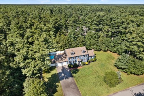 118 Paradise Ln, Rochester, MA, 02770-4042 | Card Image