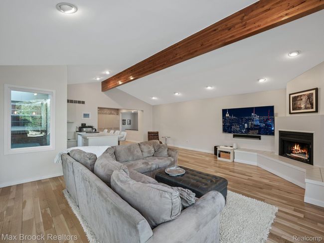 22491 N Nottingham Dr, House other with 4 bedrooms, 3 bathrooms and null parking in Beverly Hills MI | Image 11