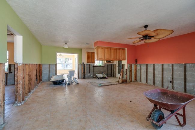 Living Room/ Kitchen | Image 7