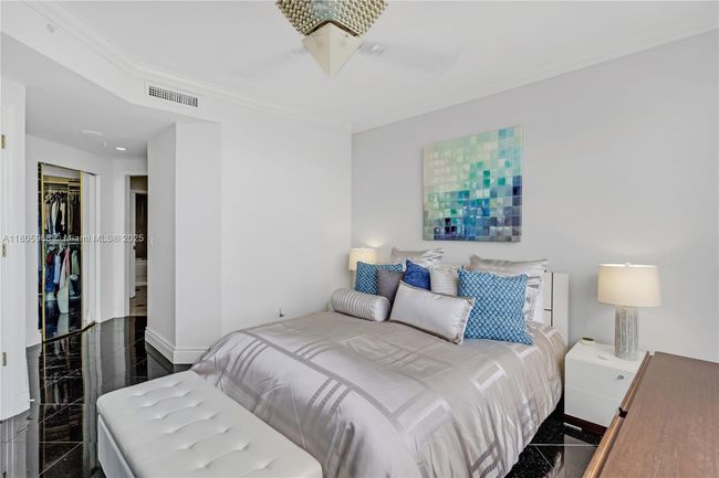 APT-3803 - 848 Brickell Key Dr, Condo with 1 bedrooms, 2 bathrooms and null parking in Miami FL | Image 21