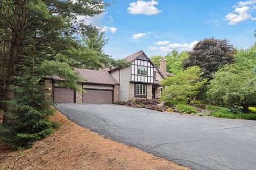 2370 E Sylvan Ln, Milton, WI, 53563-9469 | Card Image