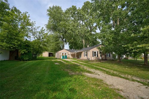 207 Park St, Gaines, MI, 48436-9671 | Card Image