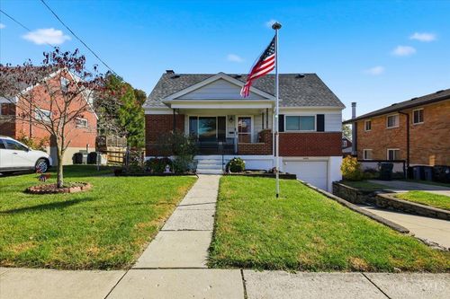 3492 Moonridge Dr, Cincinnati, OH, 45248-4238 | Card Image