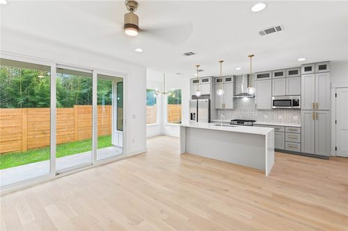 2-3321 Hemlock Ave, Austin, TX, 78722-1631 | Card Image
