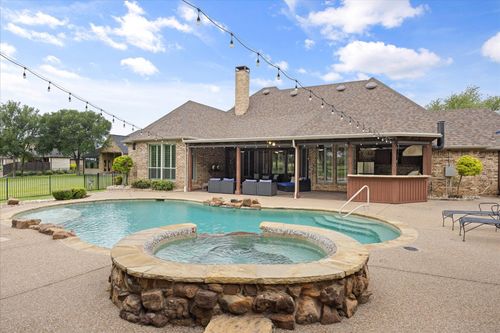 805 Mallard Pointe Dr, Granbury, TX, 76049-5562 | Card Image