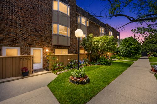 a-7226 Washington St, Forest Park, IL, 60130-3619 | Card Image