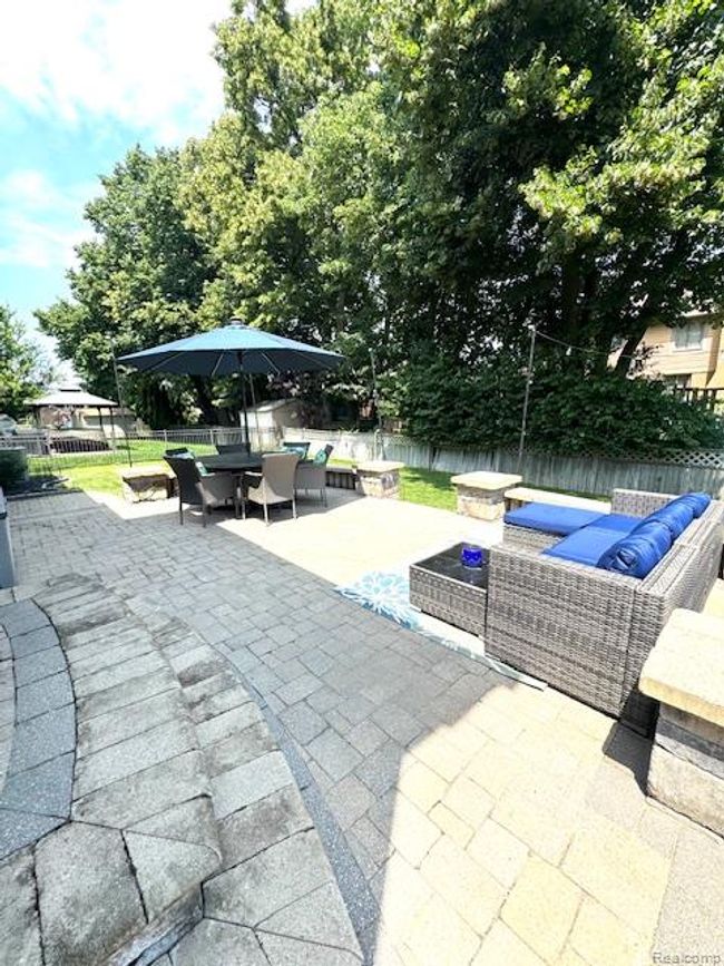 Patio | Image 8