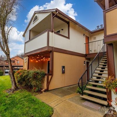 #89 Camino Colegio None, Condo with 2 bedrooms, 1 bathrooms and 2 parking in Rohnert Park CA | Image 1