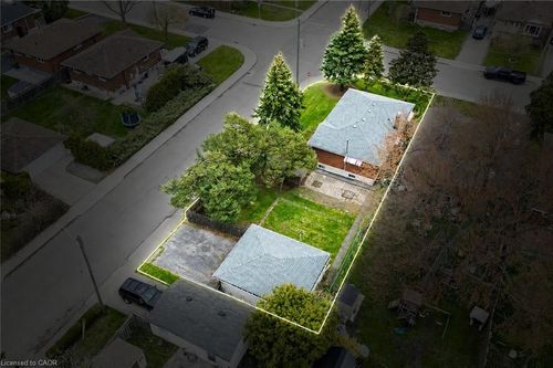 14 Callie Road, Hamilton, ON, L9A1Z4 | Card Image