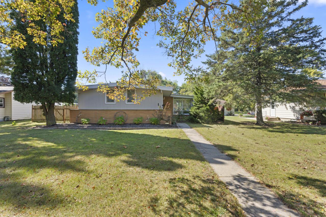 Honey Creek Dr, Milwaukee, WI 53221