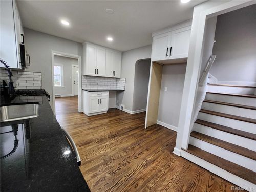 550 E Mapledale Ave, Hazel Park, MI, 48030-1205 | Card Image