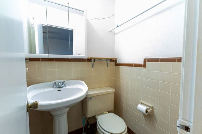Master Bathroom | Image 21