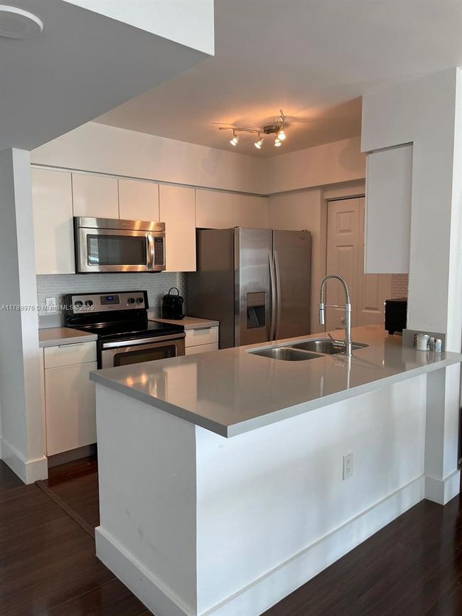 APT-1707 - 1155 Brickell Bay Dr, Condo with 1 bedrooms, 1 bathrooms and null parking in Miami FL | Image 5