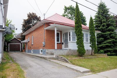 21 Kent St E, House other with 2 bedrooms, 2 bathrooms and 4 parking in Lindsay ON | Image 3