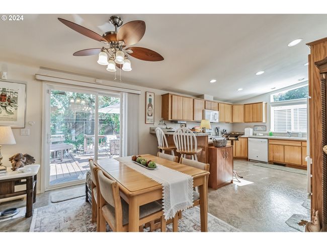 68938 E Cedar Hill Loop, House other with 3 bedrooms, 2 bathrooms and 2 parking in Welches OR | Image 12
