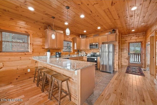 880 Great Smoky Way, House other with 4 bedrooms, 4 bathrooms and null parking in Gatlinburg TN | Image 12
