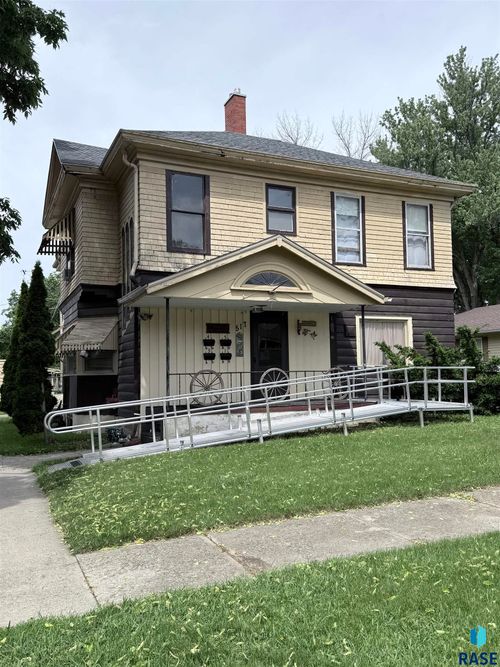 517 N Milwaukee St Street, Canton, SD, 57013-1365 | Card Image