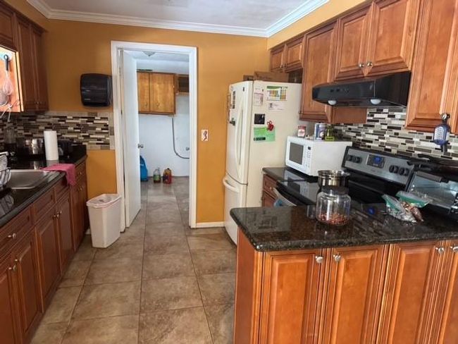 8954 Sw 52 Nd Ct, House other with 2 bedrooms, 2 bathrooms and null parking in Cooper City FL | Image 4