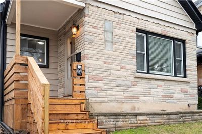 148 York St, House other with 2 bedrooms, 2 bathrooms and 2 parking in Saint Catharines ON | Image 2